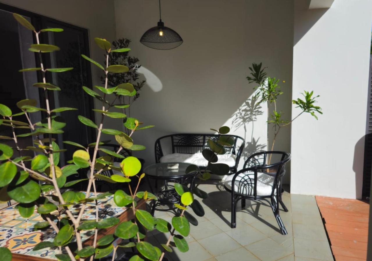 Modern Villa In Grand Bay - Short Walk To Beach Exterior photo
