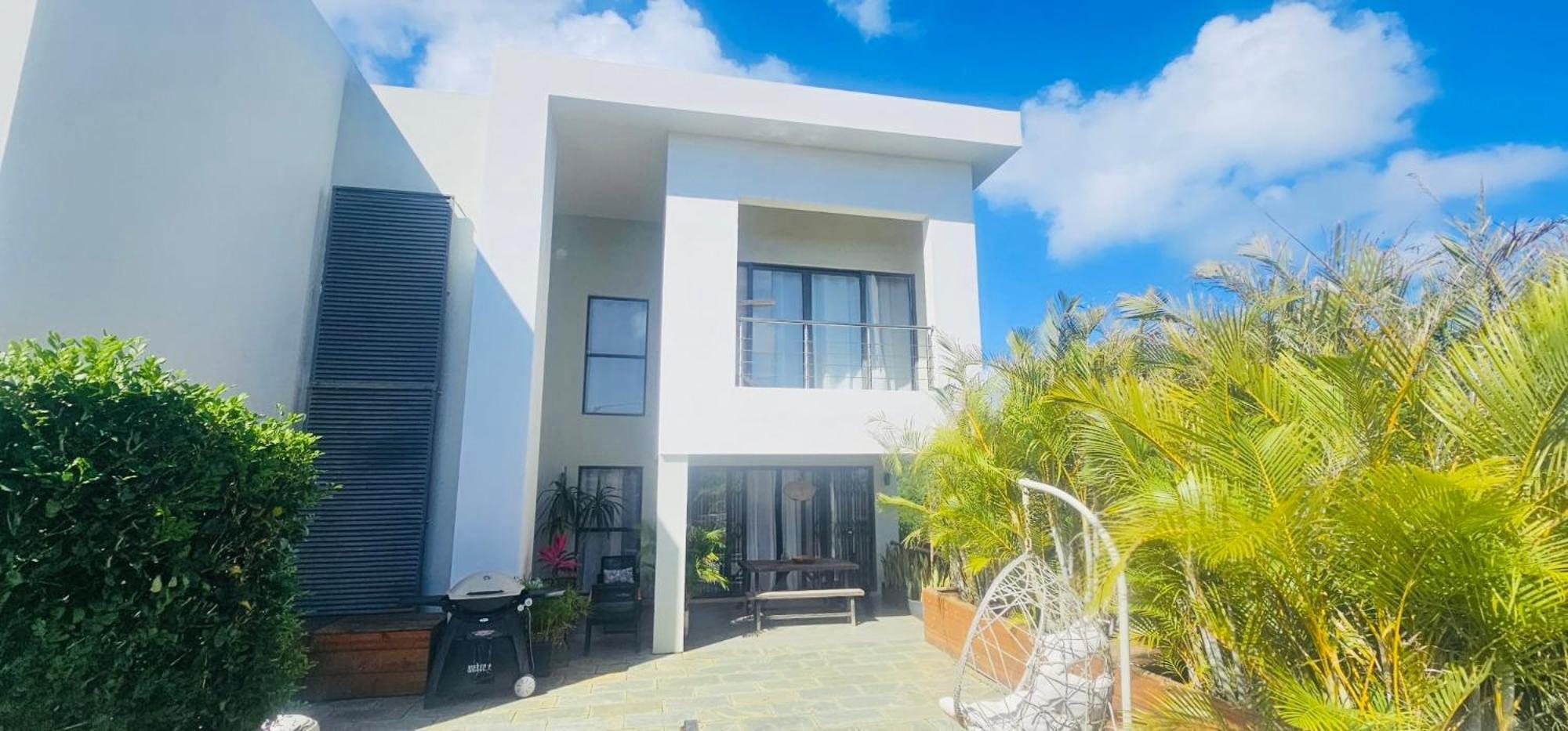 Modern Villa In Grand Bay - Short Walk To Beach Exterior photo